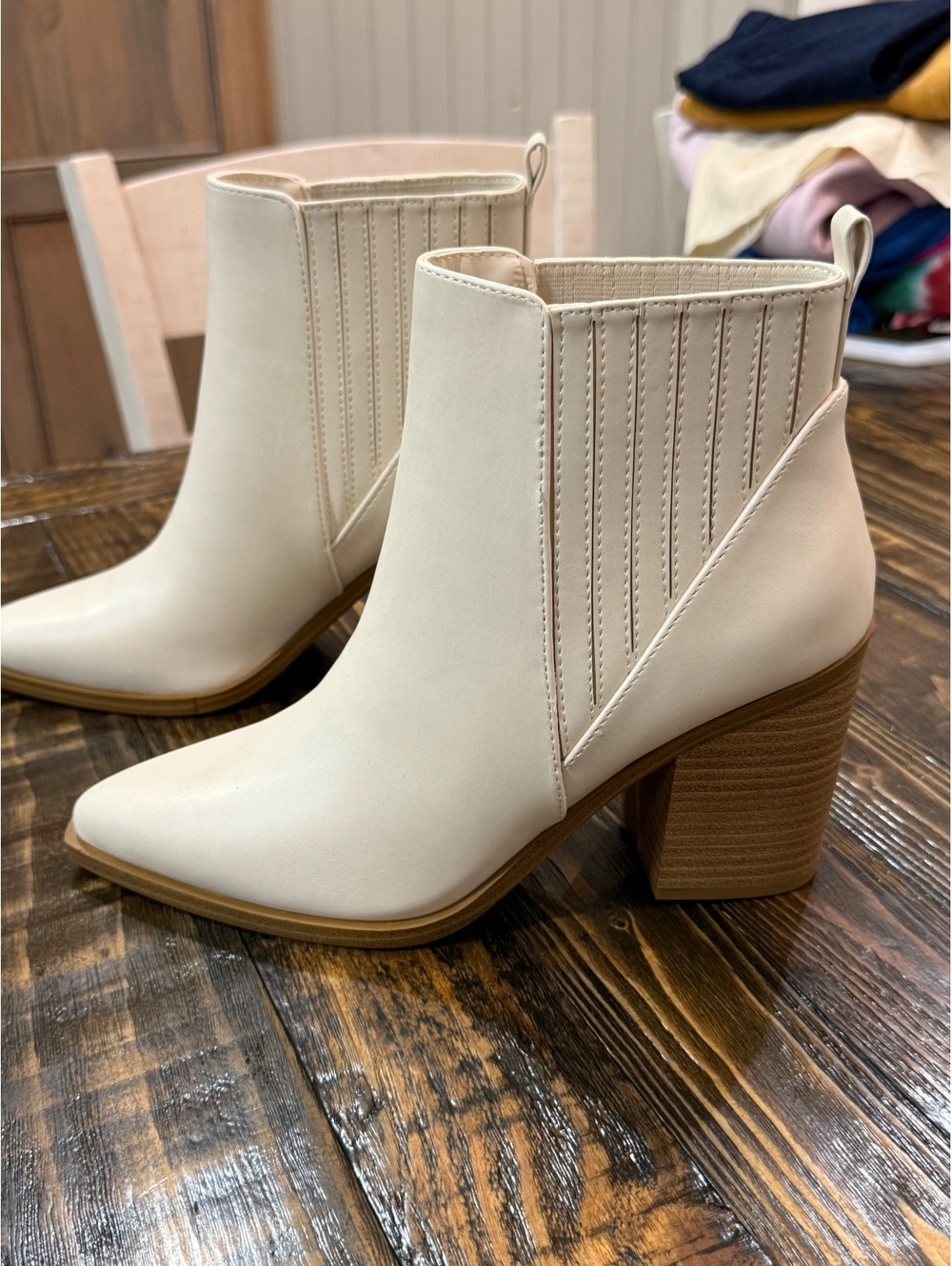Soda White Pointed Toe Block Heel Chelsea Booties Size [8] Cream